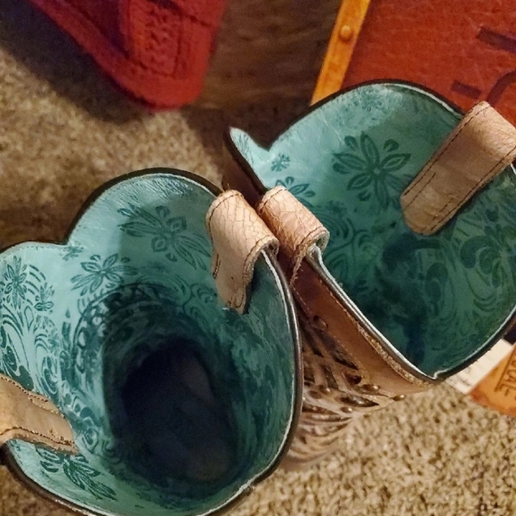 Corral Boots - Picture 5 of 7